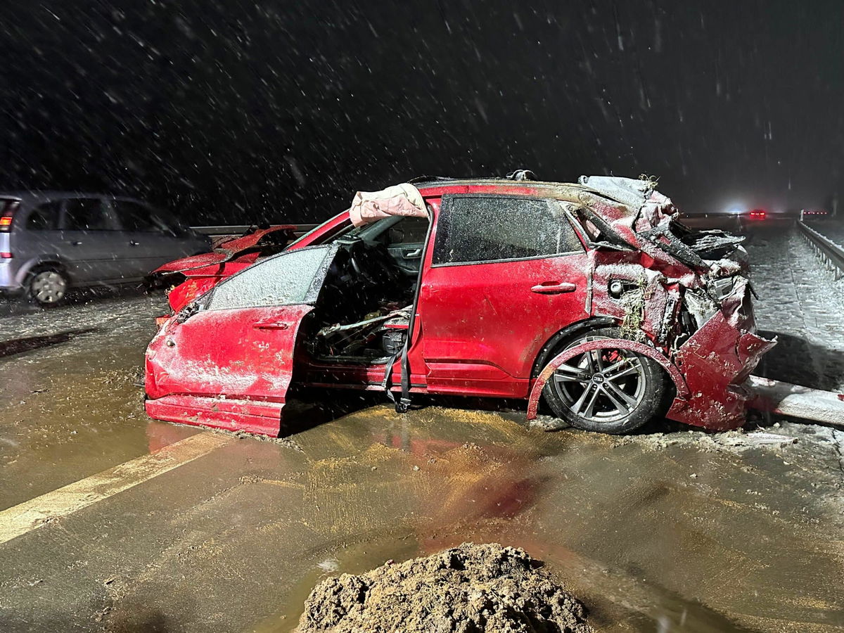 Schwerer Unfall auf der A7 bei Bad Grönenbach - Fahrer bei winterlichen Straßenverhältnissen schwer verletzt 2 Schwerer Unfall Auf Der A7 Bei Bad Grönenbach - Fahrer Bei Winterlichen Straßenverhältnissen Schwer Verletzt